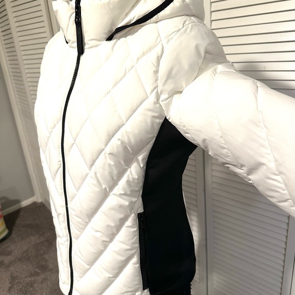 Giftable!!! Never worn Calvin Klein Woman’s Hooded Packable Puffer Coat, - Picture 6 of 9